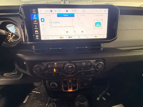 New 2026 Jeep Gladiator Sport S image 18