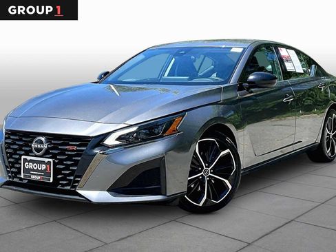 Used 2024 Nissan Altima 2.5 SR w/ SR Premium Package FWD image 1