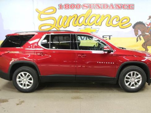 Used 2020 Chevrolet Traverse LT FWD image 1