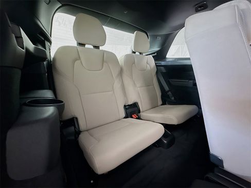 Certified 2025 Volvo XC90 B5 Core w/ Protection Package Premier image 28