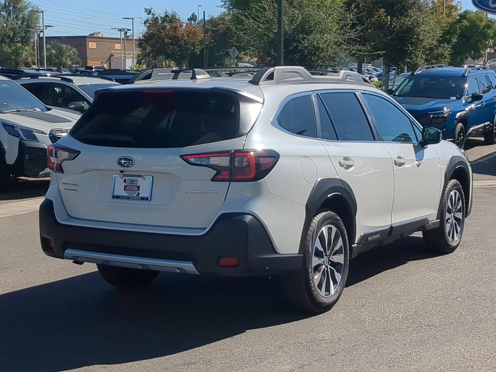 Certified 2025 Subaru Outback Limited AWD/4WD image 5