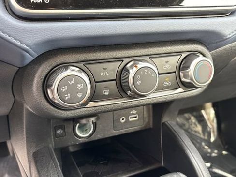 Used 2023 Nissan Versa SV image 30