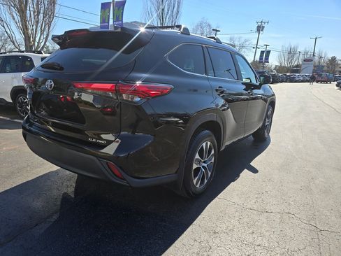 Used 2023 Toyota Highlander XLE image 7