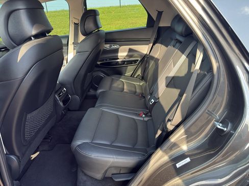 Used 2025 Genesis GV70 2.5T AWD/4WD image 11