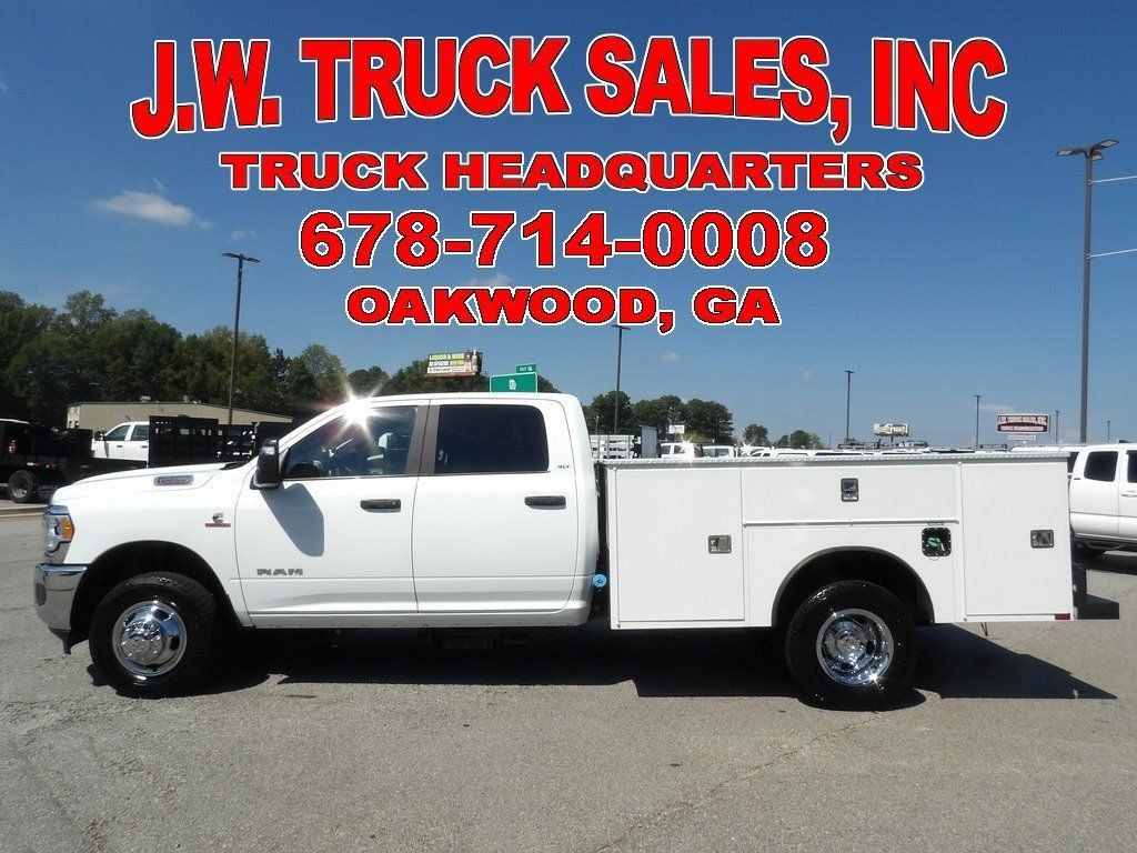 Used 2024 RAM 3500 SLT w/ Quick Order Package 2YG SLT AWD/4WD image 2