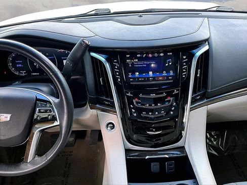 Used 2018 Cadillac Escalade Luxury image 9