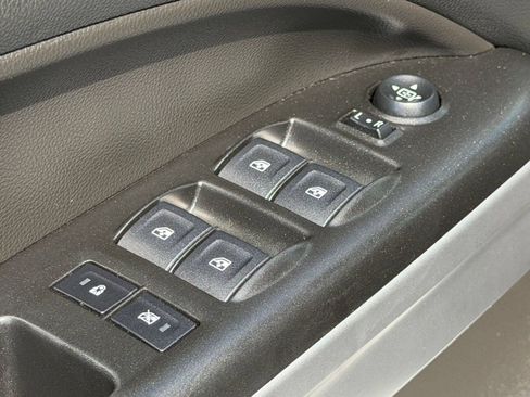 Used 2022 Chevrolet Colorado LT RWD image 25