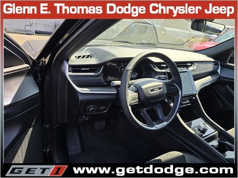 Certified 2025 Jeep Grand Cherokee Altitude AWD/4WD image 13