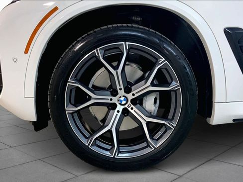 Used 2024 BMW X5 xDrive40i w/ M Sport Package image 11