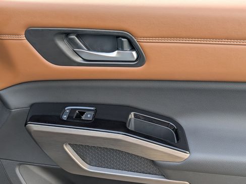 Used 2024 Nissan Pathfinder Platinum w/ Cargo Package image 26