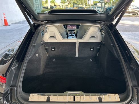 Used 2022 Porsche Panamera Platinum Edition image 32