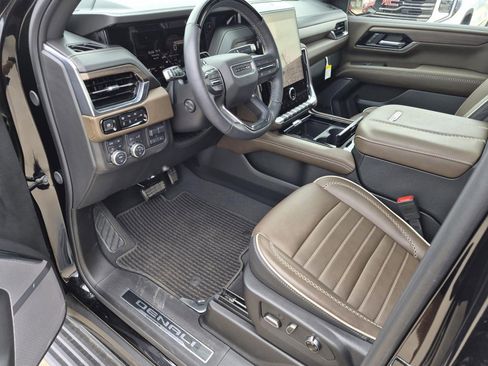 Used 2025 GMC Yukon Denali Ultimate AWD/4WD image 13