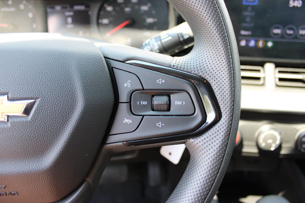 Certified 2025 Chevrolet Trax LS FWD image 15