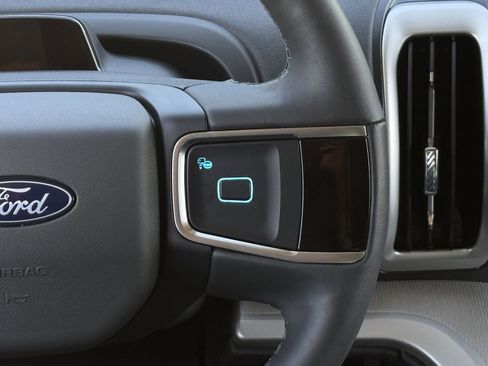 New 2025 Ford Expedition Active image 14