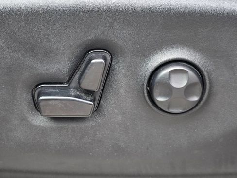 Used 2019 Chrysler Pacifica Touring-L FWD image 26