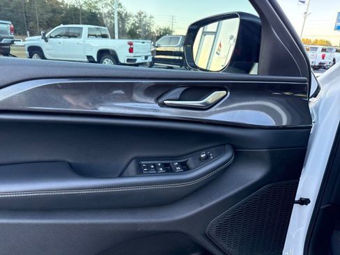 Used 2023 Jeep Grand Cherokee L Laredo image 26