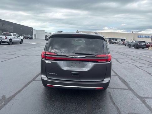 Used 2022 Chrysler Pacifica Touring-L FWD image 10