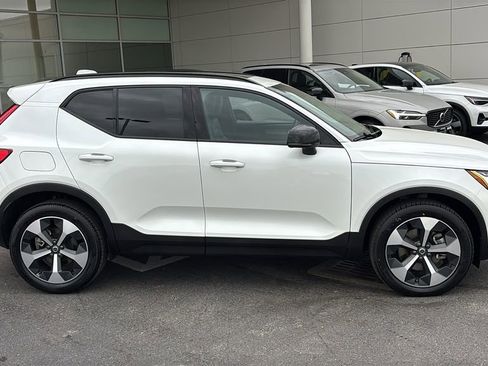 Certified 2026 Volvo XC40 B5 Plus AWD/4WD image 28