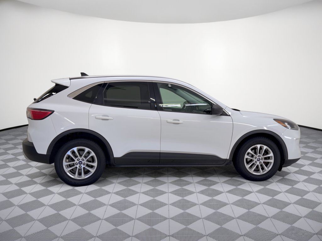Used 2022 Ford Escape SE FWD image 6