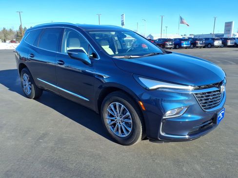 Used 2023 Buick Enclave Premium image 8