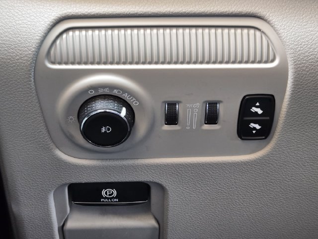 Certified 2024 Jeep Wagoneer L Series III w/ Flexible Seating Group AWD/4WD image 21