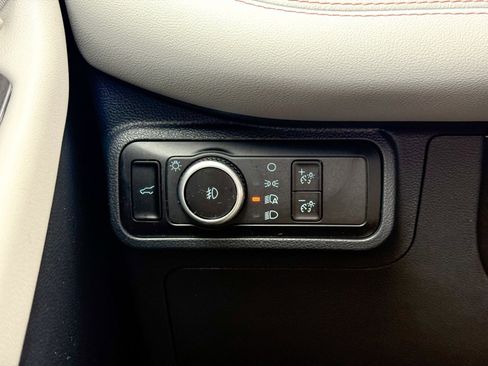 Certified 2025 Ford Explorer Active w/ Active Comfort Package image 35