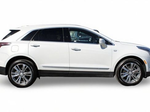 Used 2025 Cadillac XT5 Premium Luxury image 4