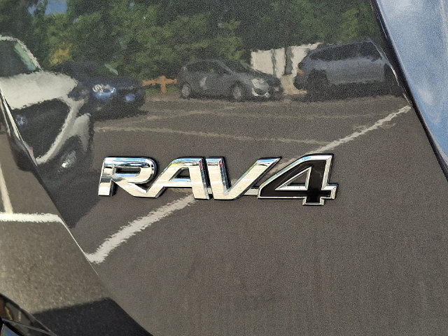 Used 2018 Toyota RAV4 XLE AWD/4WD image 31
