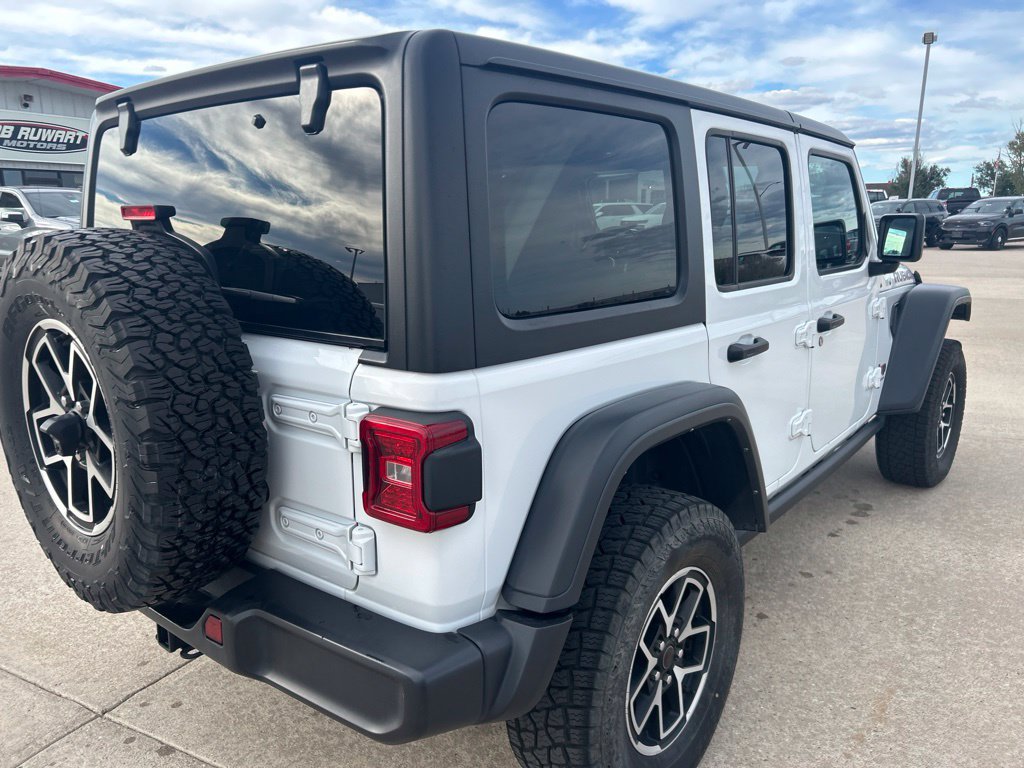 Used 2025 Jeep Wrangler Unlimited Rubicon AWD/4WD image 6