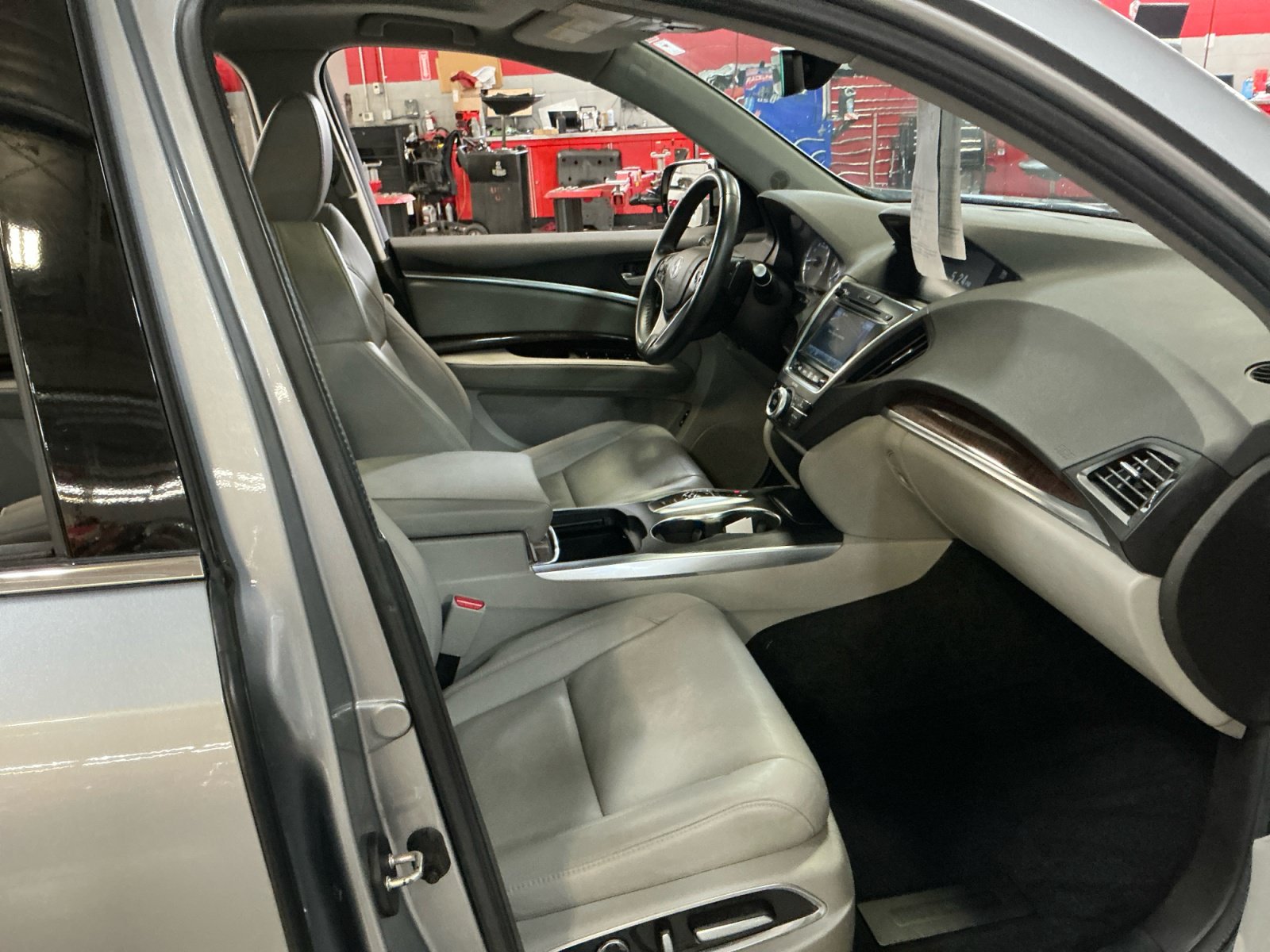 Used 2020 Acura MDX SH-AWD image 19