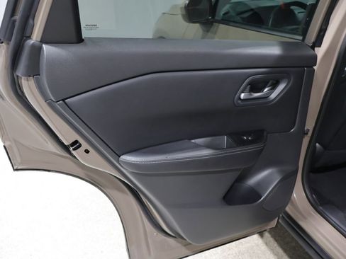Used 2025 Nissan Rogue SV AWD/4WD image 18