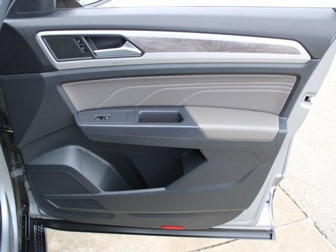 Certified 2021 Volkswagen Atlas Cross Sport SE image 24