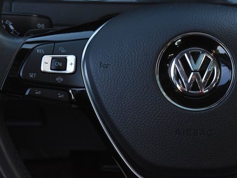 Used 2021 Volkswagen Golf 4-Door image 30