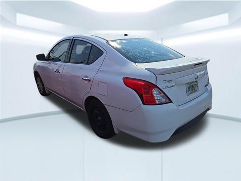 Used 2016 Nissan Versa SV FWD image 6