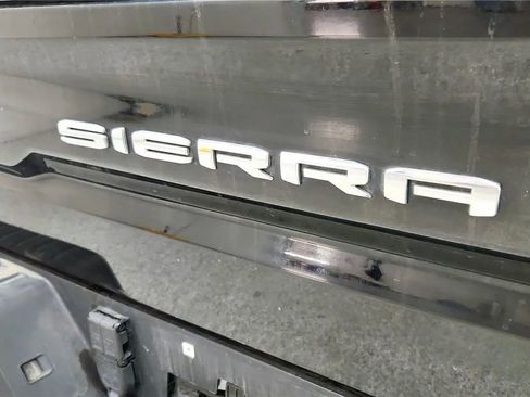 Used 2023 GMC Sierra 1500 SLT w/ SLT Premium Plus Package AWD/4WD image 18