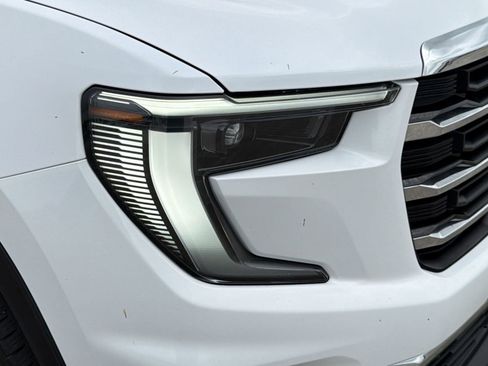 Used 2025 GMC Acadia Elevation w/ Elevation Premium Package FWD image 11