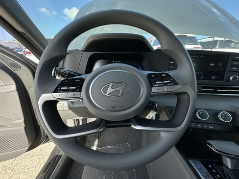 New 2025 Hyundai Elantra SE FWD image 15
