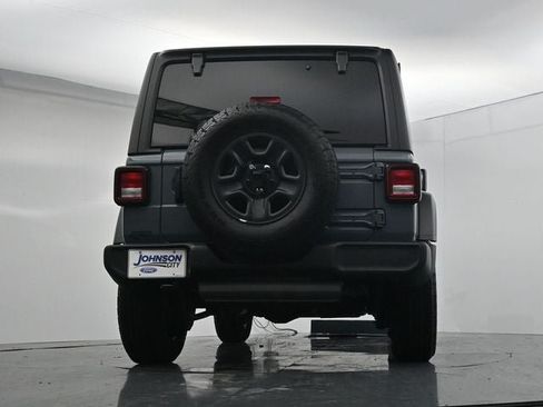 Used 2025 Jeep Wrangler Sport AWD/4WD image 40