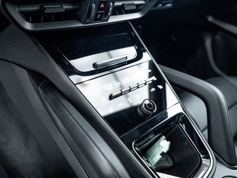 Certified 2025 Porsche Cayenne image 17