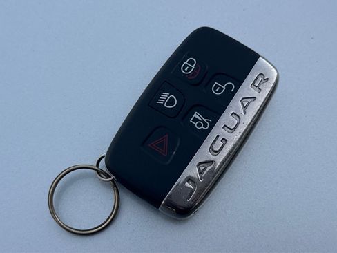 Used 2014 Jaguar XF 3.0 image 37