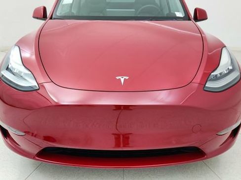 Used 2022 Tesla Model Y Long Range image 8