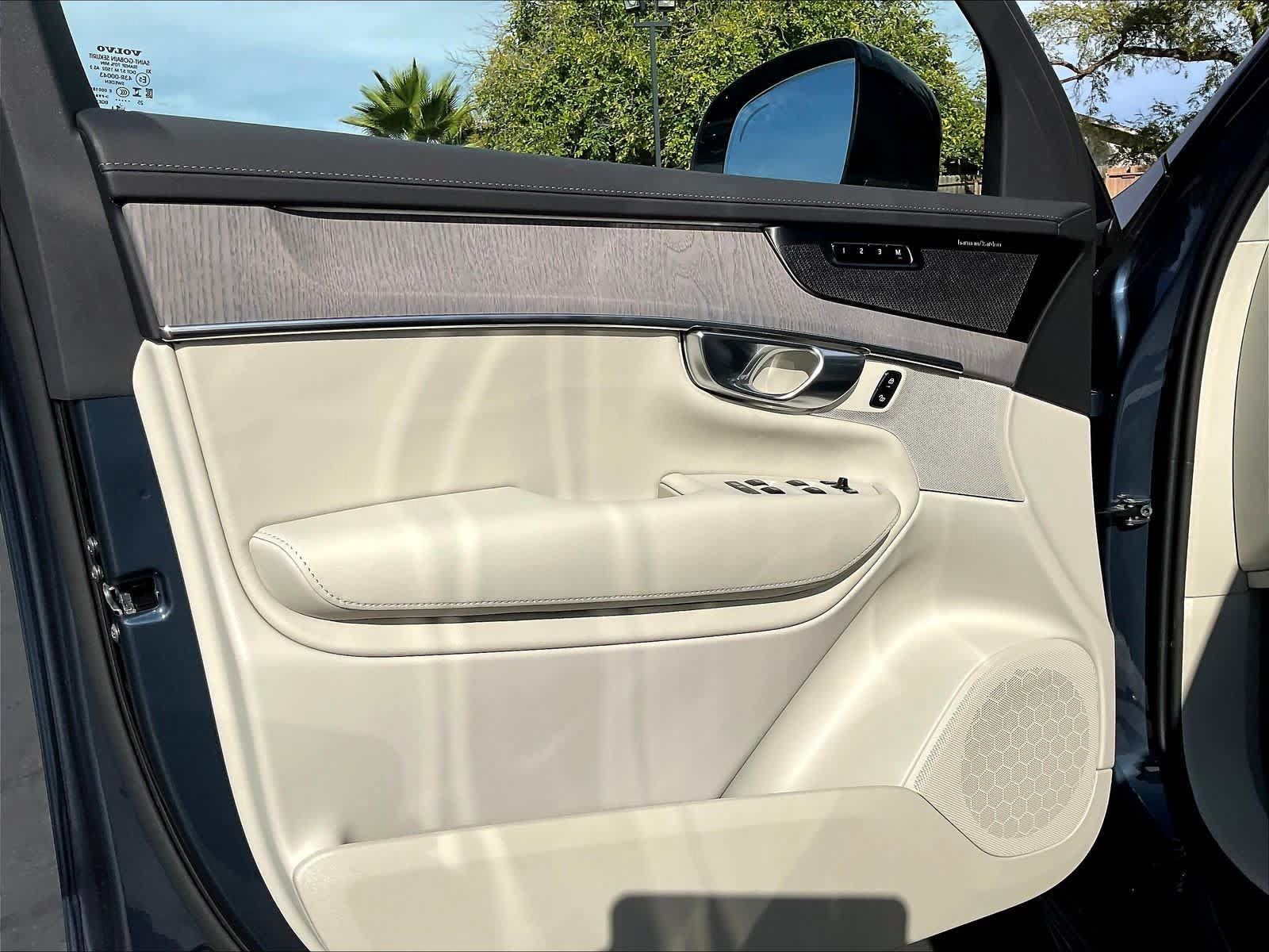 New 2026 Volvo XC90 B6 Ultra w/ Protection Package AWD/4WD image 24