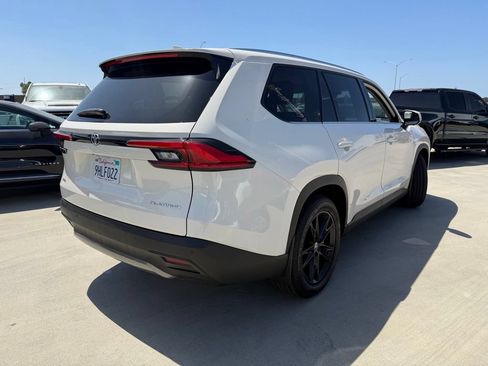 Used 2024 Toyota Grand Highlander AWD image 10