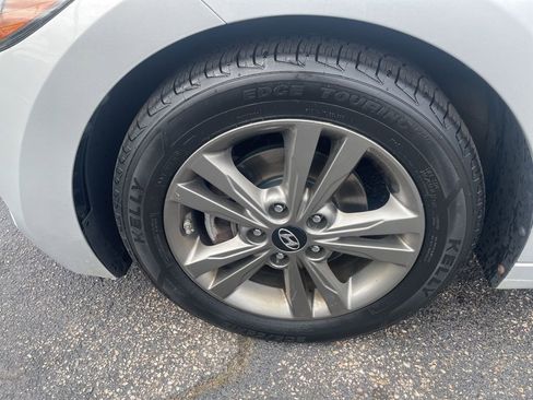 Used 2017 Hyundai Elantra SE w/ SE A/T Tech Package 03 FWD image 4