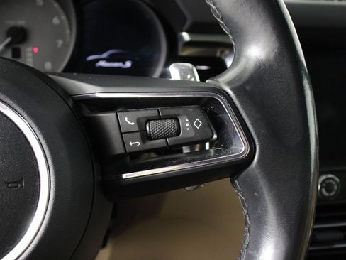 Certified 2022 Porsche Macan S AWD/4WD image 15