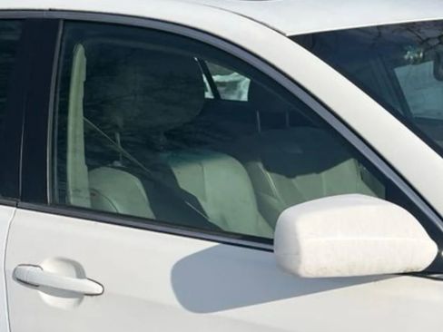 Used 2011 Toyota Camry XLE image 19