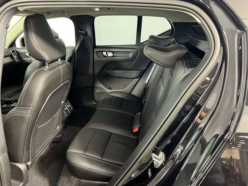 Used 2025 Volvo XC40 B5 Plus image 25