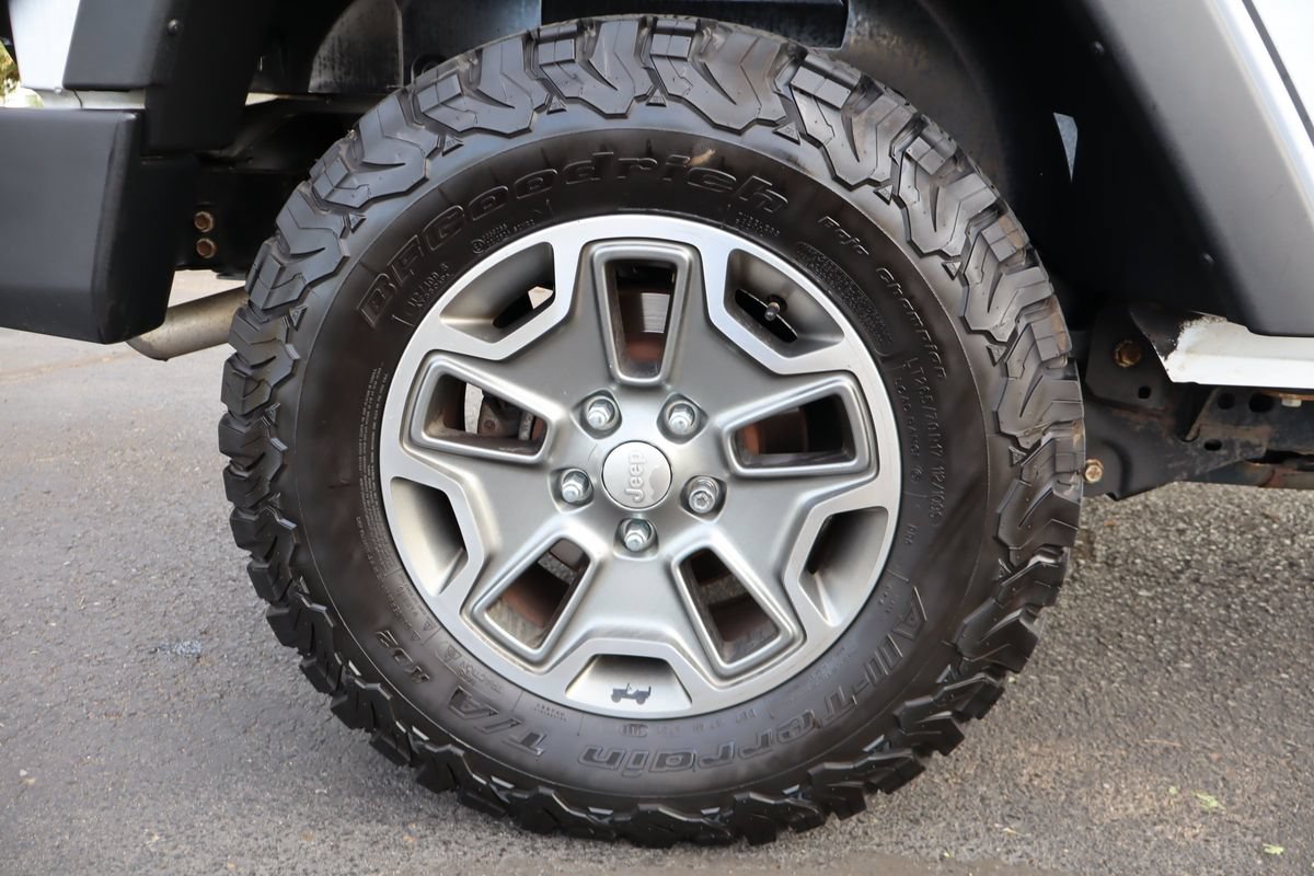 Used 2015 Jeep Wrangler Unlimited Rubicon w/ Connectivity Group AWD/4WD image 42