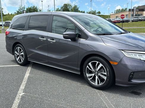 Used 2023 Honda Odyssey Touring image 2