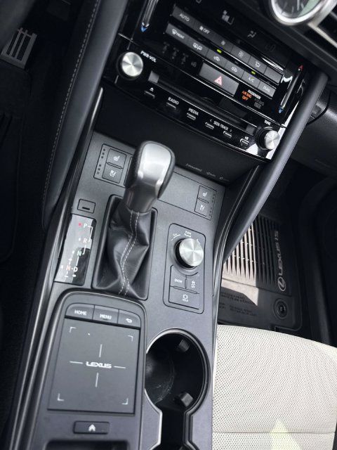 Used 2022 Lexus IS 350 F Sport RWD image 23